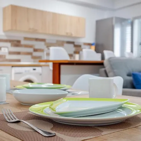 Flatguest Sardina's Beach +pool +2bdr +wifi Гальдар
